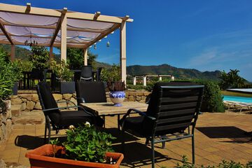 Poolside bar