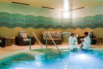 Indoor spa tub