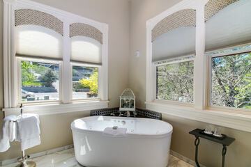 Jetted tub
