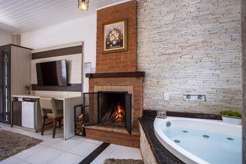 Private spa tub