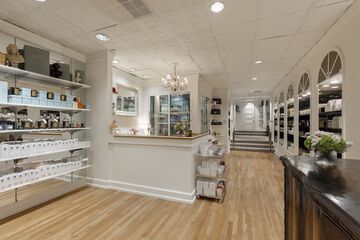 Gift Shop 117 of 122