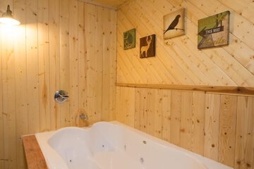 Jetted tub