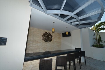 Poolside bar