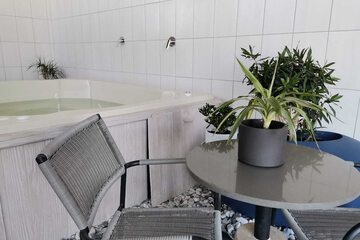 Indoor spa tub