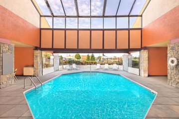 Super 8 by Wyndham Vandalia / Dayton International Airport
