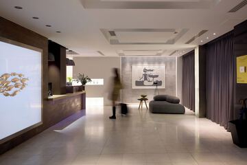 Lobby lounge