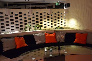 Lobby lounge