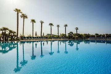 Infinity pool