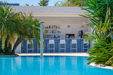 Poolside bar