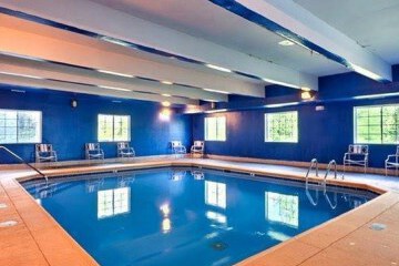  Rodeway Inn Carmel (Previously; Comfort Suites Carmel) 14