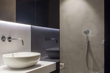 Bathroom shower