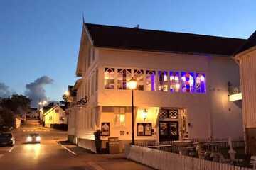 Front of property - evening/night