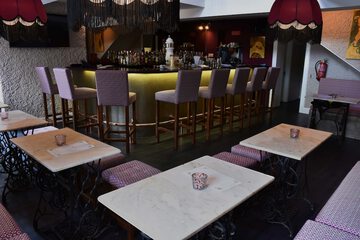 Sports bar