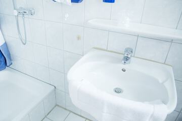 Bathroom sink