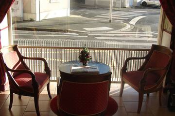 Lobby lounge