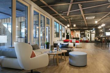 Lobby lounge
