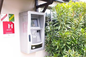Check-in/check-out kiosk