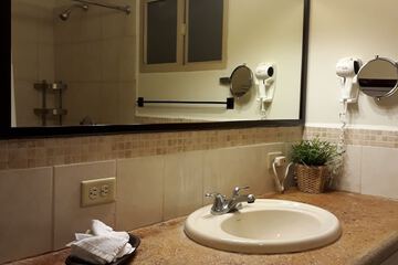 Bathroom sink