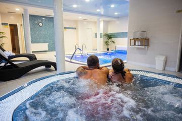 Jetted tub
