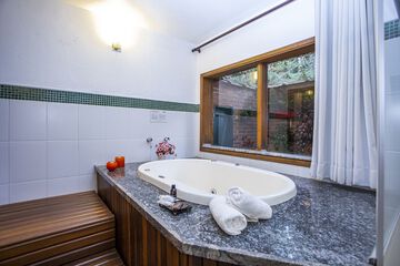 Private spa tub