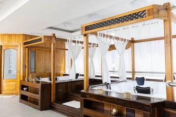 Indoor spa tub