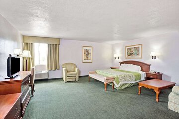 Room 8 of 16