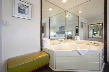 Private spa tub
