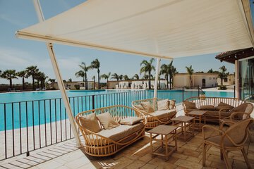 Poolside bar