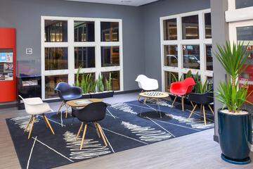 Lobby lounge