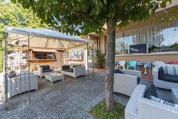Poolside bar