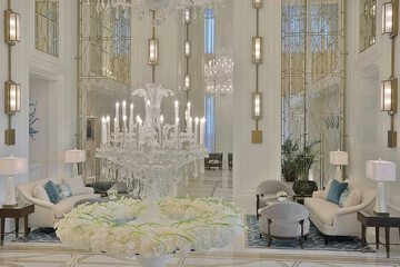 Lobby lounge