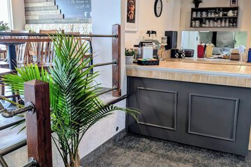 Snack bar