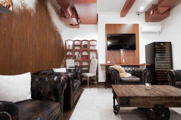Lobby lounge