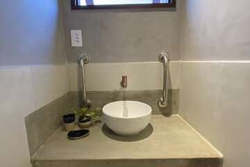 Bathroom amenities