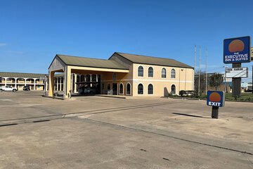 Executive Inn & Suites