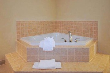 Deep soaking bathtub