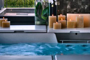 Indoor spa tub
