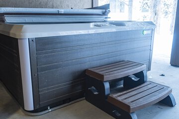 Private spa tub