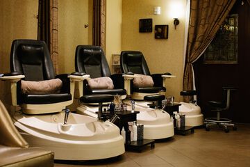 Nail salon