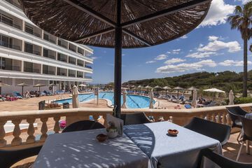 Poolside bar