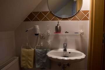 Bathroom sink