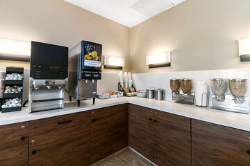 Breakfast/Coffee Service 60 of 91