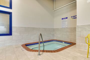 Indoor spa tub
