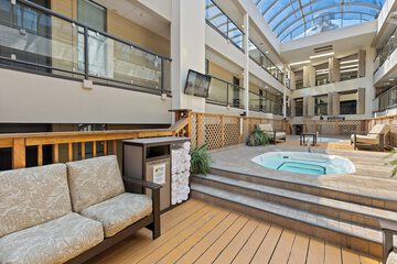 Indoor spa tub