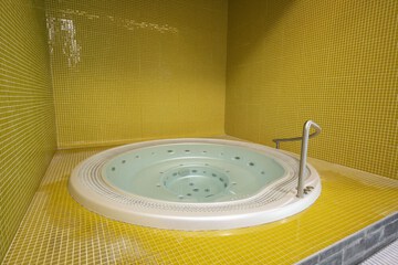 Indoor spa tub