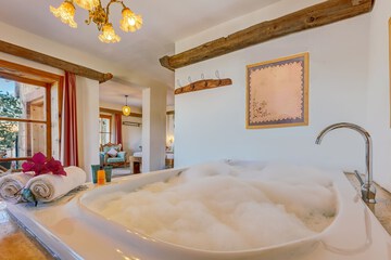 Jetted tub