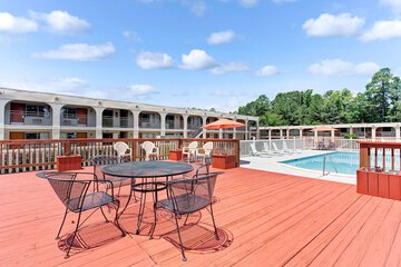 Super 8 by Wyndham Williamsburg / Historic Area