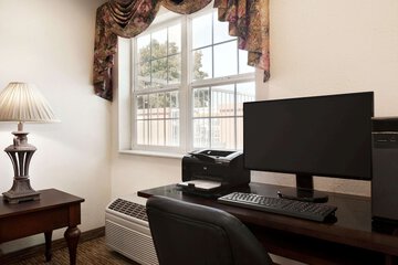Business Center 40 of 41