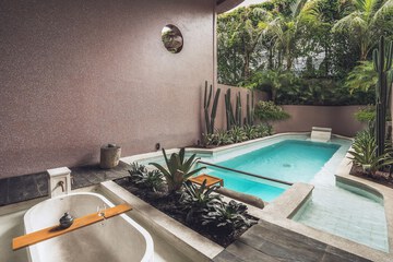 Private pool