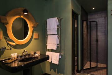 Bathroom amenities